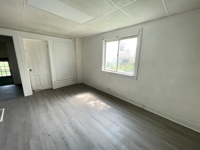 Building Photo - 513 Cunningham Ave