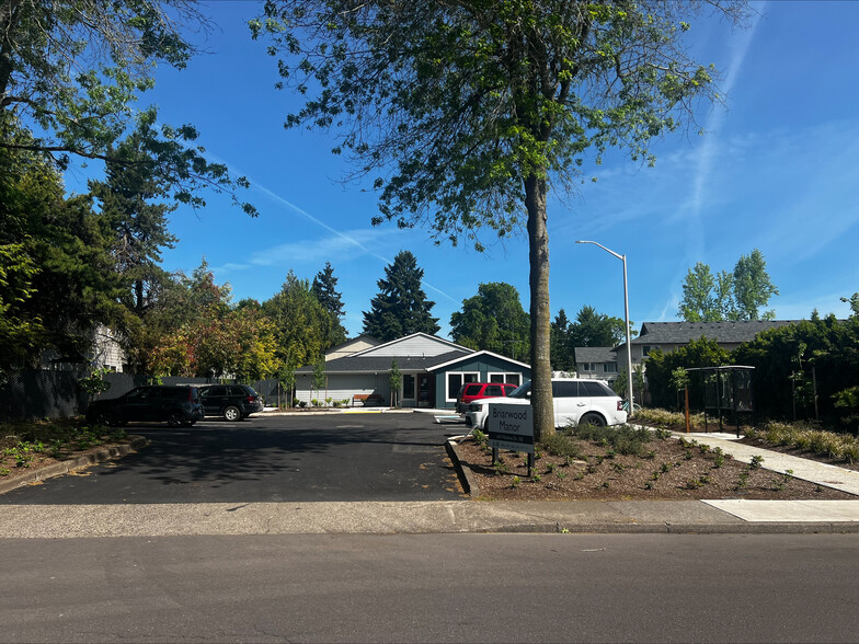 Building Photo - 643 Manbrin Dr NE