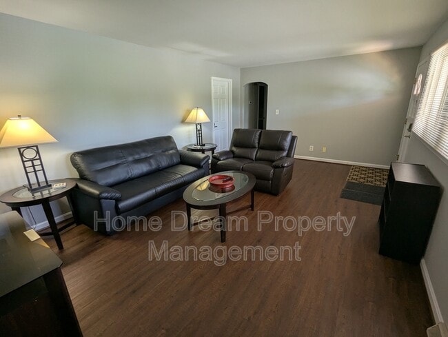 Building Photo - 1401 Bragg Rd