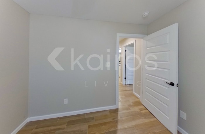 Building Photo - 102 White Water Ln