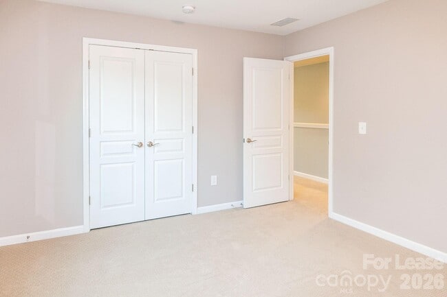 Building Photo - 5818 Glenmore Garden Dr