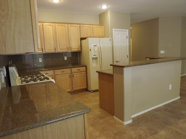 Building Photo - **WONDERFUL SINGLE STORY HOME IN 55+ "SUN CITY ANTHEM SOLERA!!"