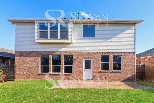 Building Photo - Welcome home to this stunning 3 bedroom, 2.5 bathroom home