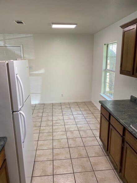 Building Photo - 1501 E Thomas St