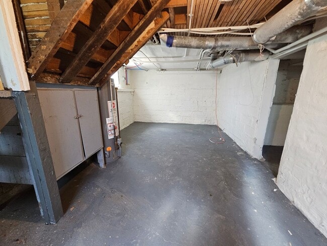 Building Photo - SW 3 Bedroom 1 bath, Newly updated, Large ...