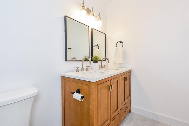 Building Photo - 357 N Post Oak Ln