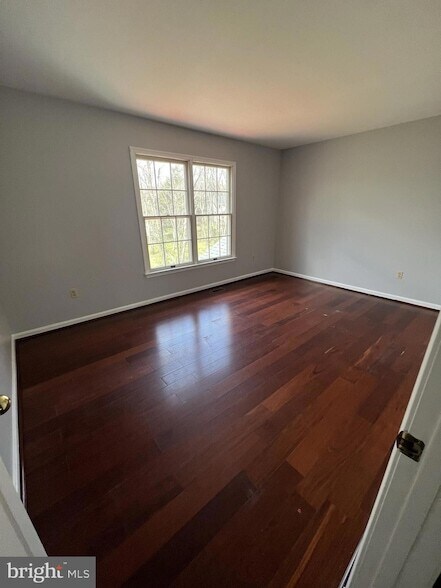 Building Photo - 6910 Raven Ln