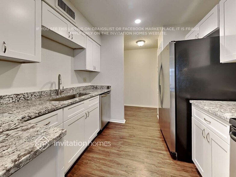 Building Photo - 717 Holly Oak Dr