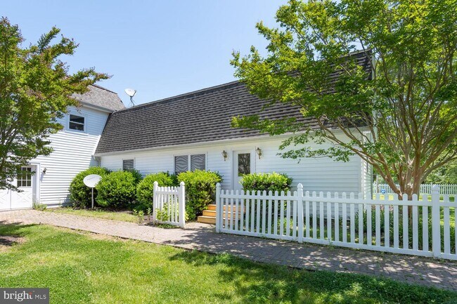 Building Photo - 6670 Cedar Cove Rd