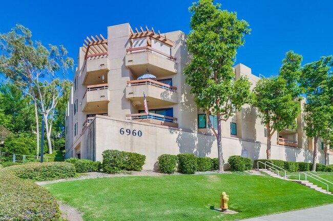 Building Photo - 6960 Golfcrest Dr