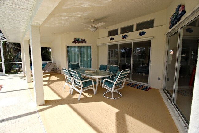 Building Photo - 138 SE 20th St