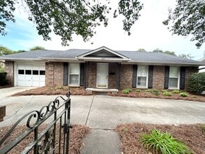 Building Photo - Historic District