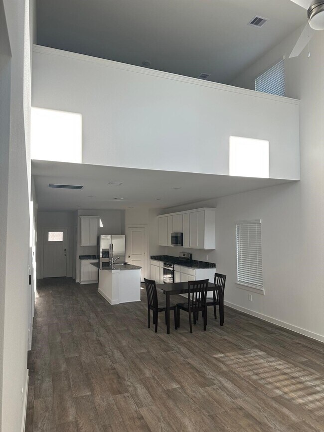 Building Photo - 8027 Marchese Dr