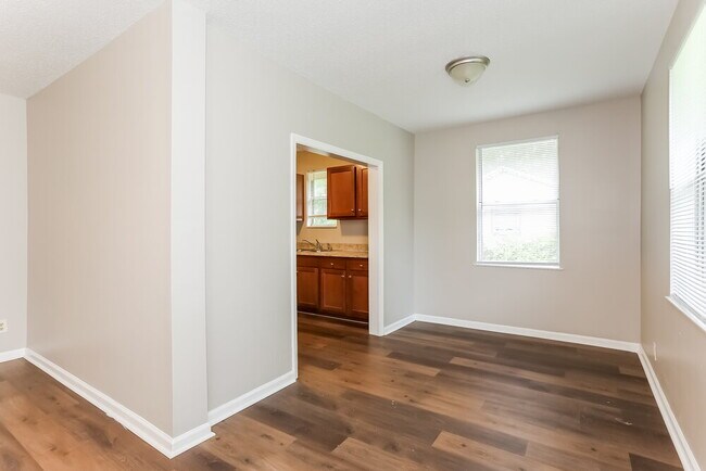 Building Photo - 4606 Albermarle Ave