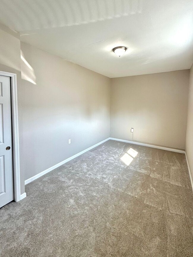 Building Photo - Charming 2-Bed, 1-Bath White Center Home