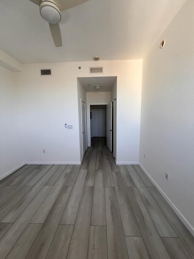 Building Photo - 1551 N Flagler Dr
