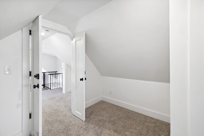 Building Photo - Charming Renovated 1900s Home with Modern Flair – Nashville, TN 37210 FOR LEASE