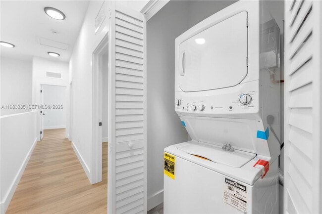 Building Photo - 2121 NW 45th St