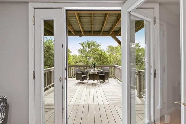 Building Photo - 30 Knollcrest Rd