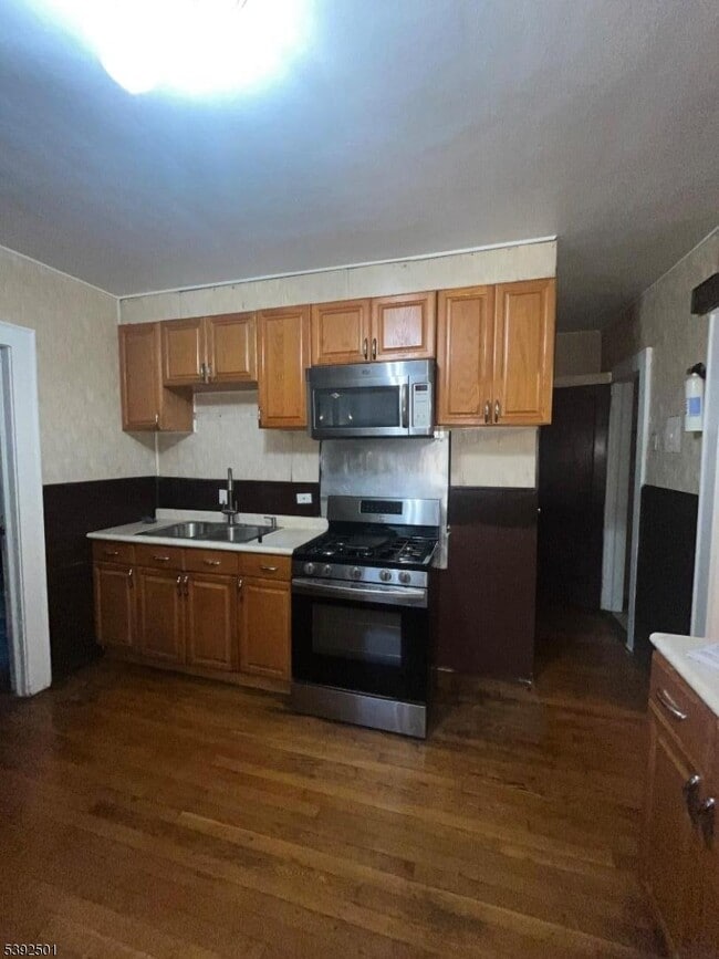 Primary Photo - 577 Tremont Ave