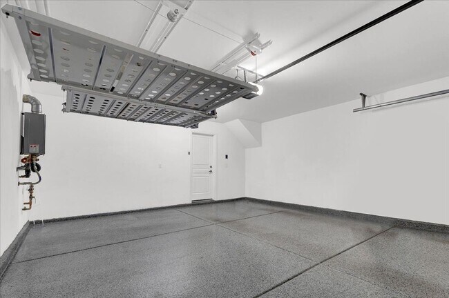 Building Photo - MOVE-IN SPECIAL! 1/2 OFF 1ST MONTHS RENT OAC!