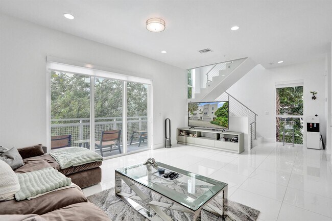 Building Photo - North Ocean Boulevard, Pompano Beach, FL 33062 - 4 BR 3.5 BA townhouse