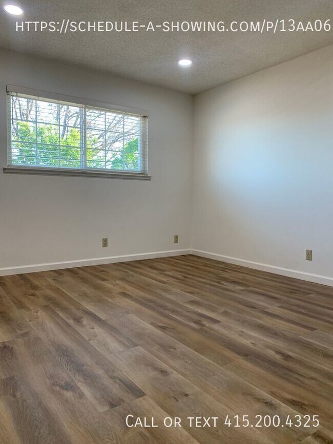 Building Photo - 4840 Minas Dr