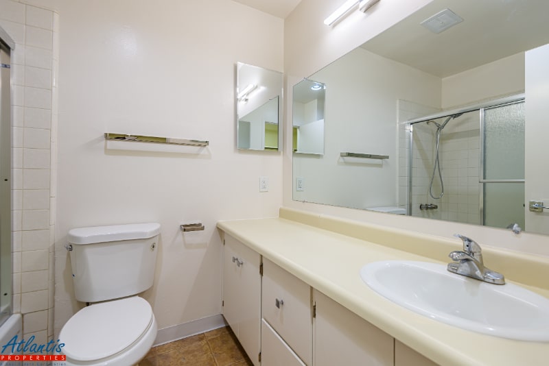 Building Photo - 555 S 10th St