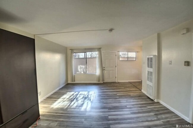 Building Photo - 1907 Greenwich St