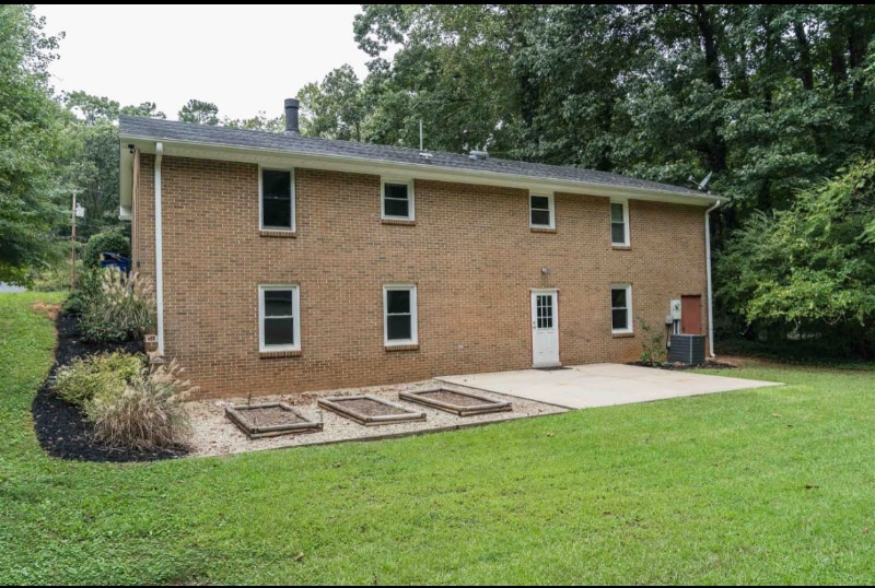 Building Photo - 219 Lakewood Dr