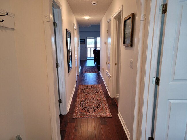 Building Photo - Welcome to our stunning 3-bedroom, 2-bathroom condo located in the beautiful city of Wilmington, NC.