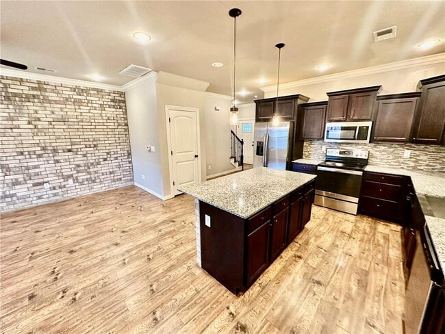 Building Photo - 186 Old Farmington Rd