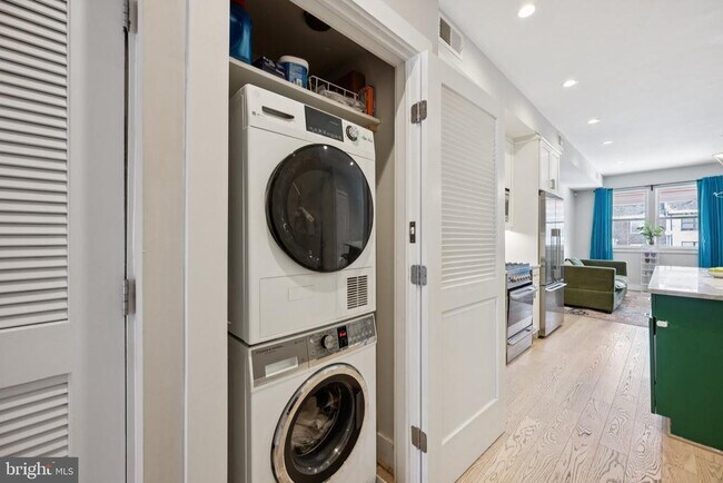 Building Photo - 1636 Trinidad Ave NE