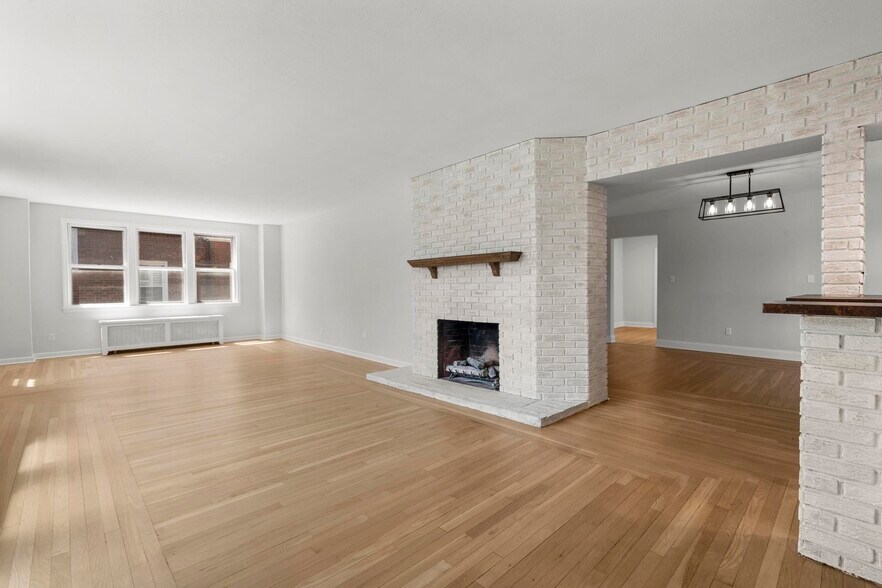 Building Photo - 1070 Whitney Ave