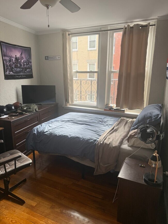 Building Photo - Check out this 2 bed in the North End...