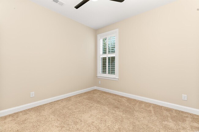 Building Photo - 1592 Buckingham Ave