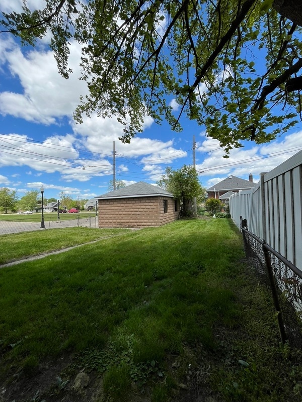 Building Photo - 160-Labadie 1