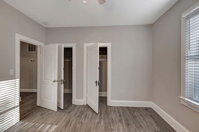 Building Photo - Beautiful Cape Cod 5 Bedroom