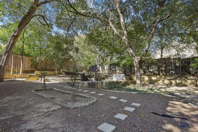 Building Photo - 8635 San Leandro Dr