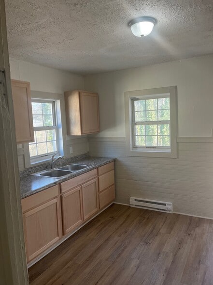 Kitchen - 715 Hunt St