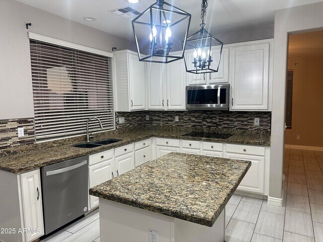 Building Photo - 6700 S Agate Way