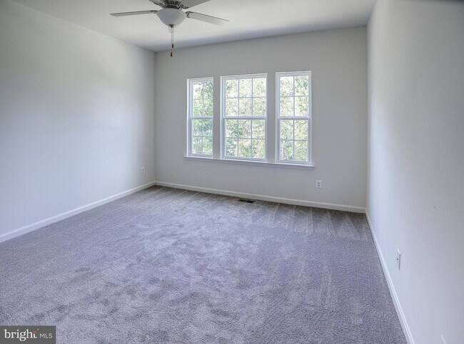 Building Photo - 106 Trails Way
