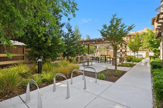 Building Photo - Modern 2021 Townhome | 3BD | EV Charger | Near Google & Downtown Mountain View