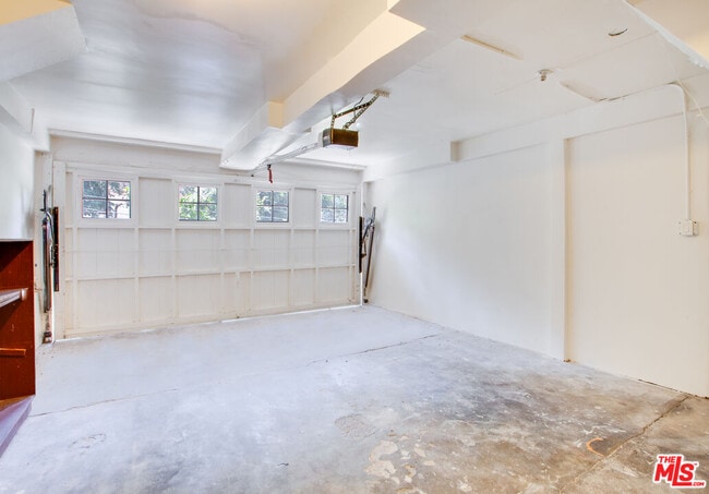Building Photo - 10309 Chrysanthemum Ln