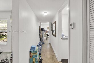 Building Photo - 1548 SW 23rd Ct