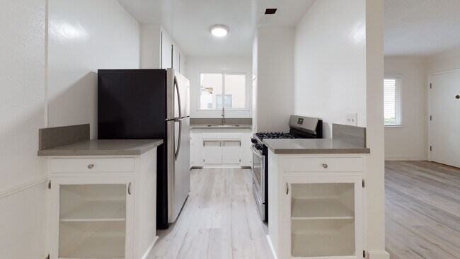 Building Photo - 1221 S Holt Ave