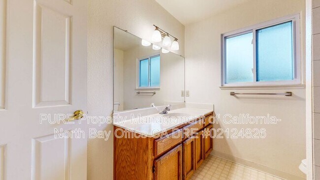 Building Photo - 2070 Pinercrest Dr