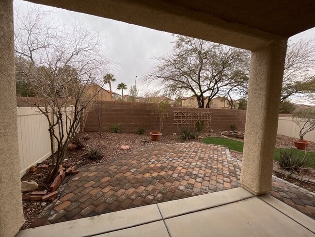 Building Photo - SPACIOUS 3-BEDROOM 2 1/2 BATH TOWNHOME IN GATED COMMUNITY