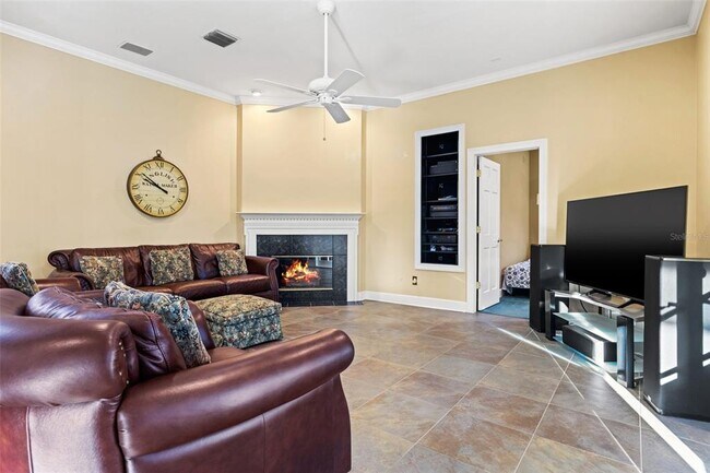 Building Photo - 6445 Renwick Cir