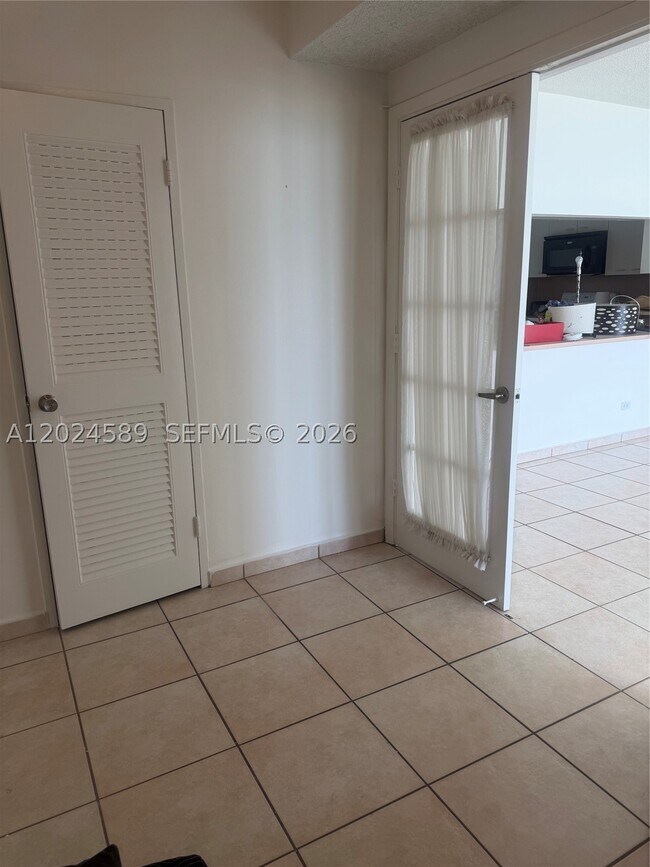 Building Photo - 5601 Collins Ave